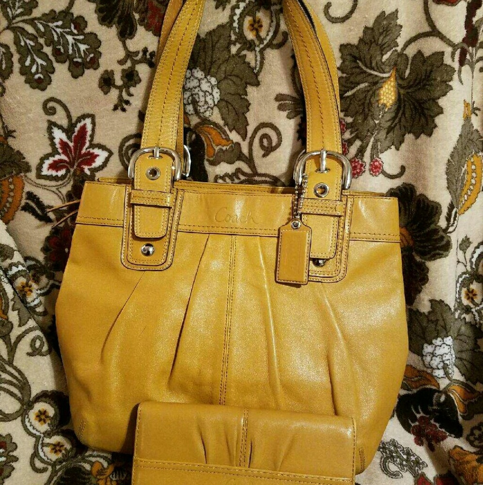 Coach hobo style purse in mustard yellow